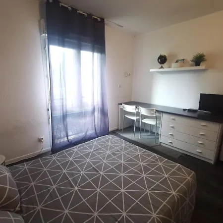 Proche Tramway Et Business School Lejlighed *