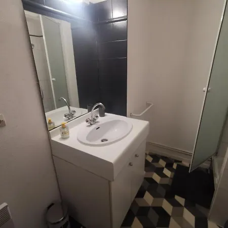 Proche Tramway Et Business School